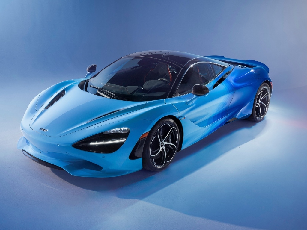 Синий спортивный автомобиль McLaren MSO 750S