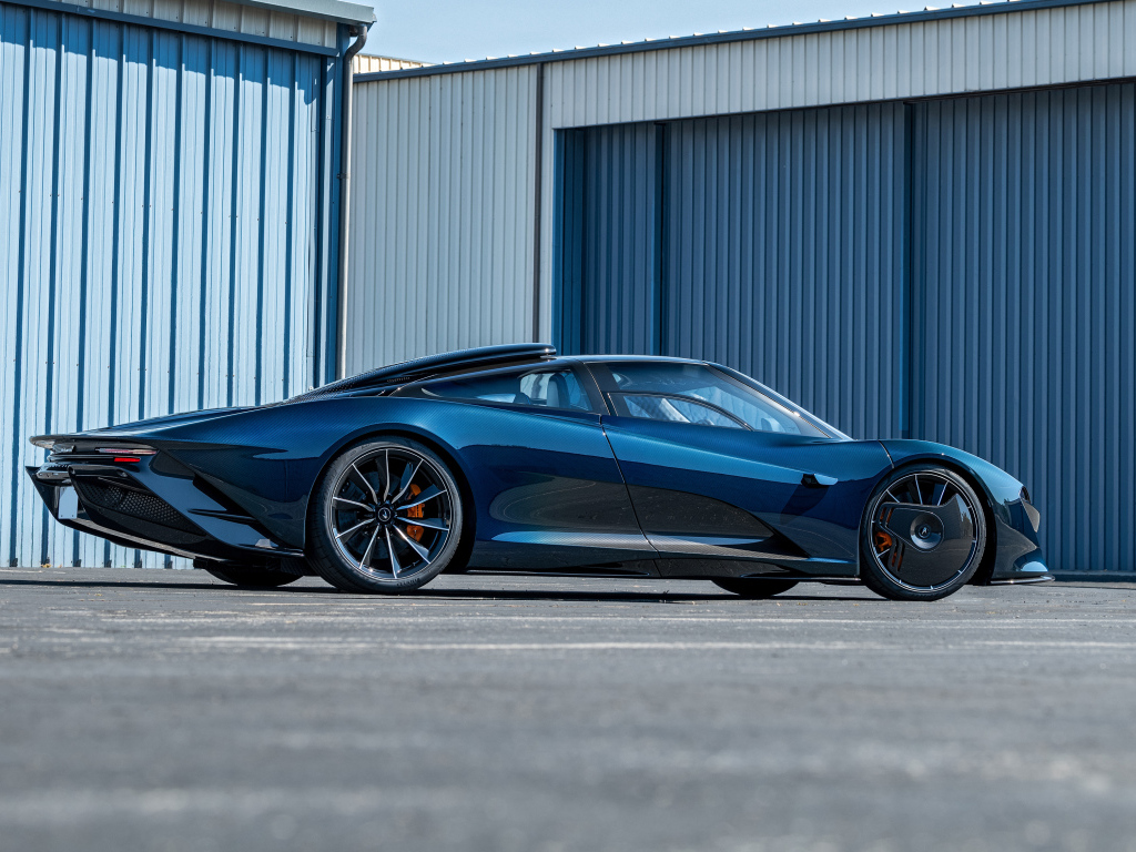 Стильный быстрый автомобиль McLaren Speedtail