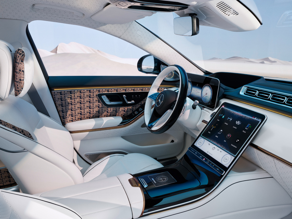 Белый кожаный салон автомобиля Mercedes-Maybach S 680 4MATIC Haute Voiture 2023 года