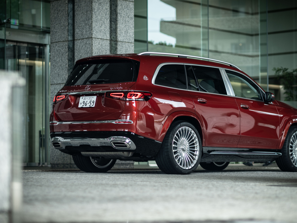 Красный внедорожник Mercedes-Maybach GLS 600 4MATIC 2021 