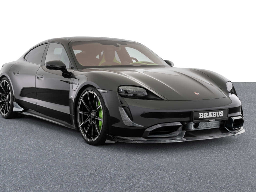 Черный Porsche Taycan Turbo S 2023 года