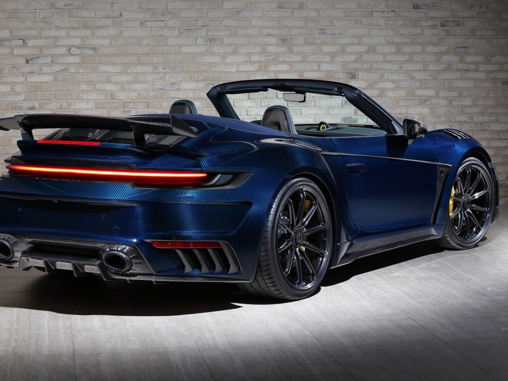 Синий кабриолет Porsche 911 Turbo S Stinger GTR вид сзади