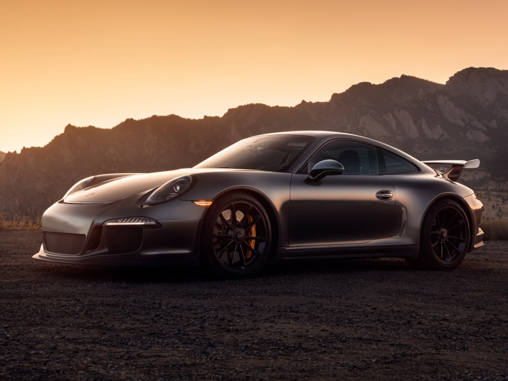 Дорогой автомобиль Porsche 911 GT3