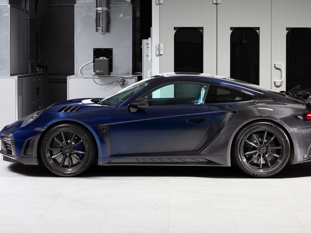 Вид сбоку на автомобиль Porsche 911 Turbo S Stinger GTR