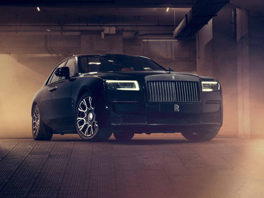 Черный автомобиль Rolls Royce Ghost Black Badge