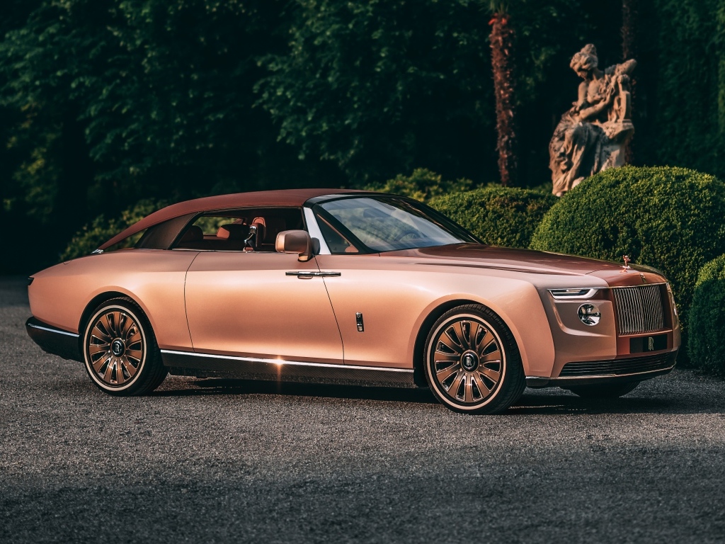 Автомобиль Rolls-Royce Boat Tail 2022