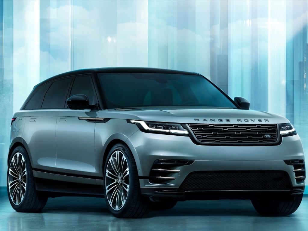 Серебристый внедорожник Range Rover Velar P400e Autobiography 2023 года
