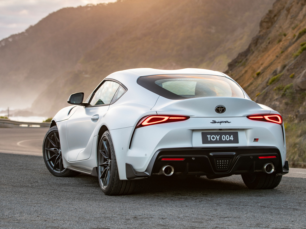 Автомобиль Toyota GR Supra GTS MT вид сзади