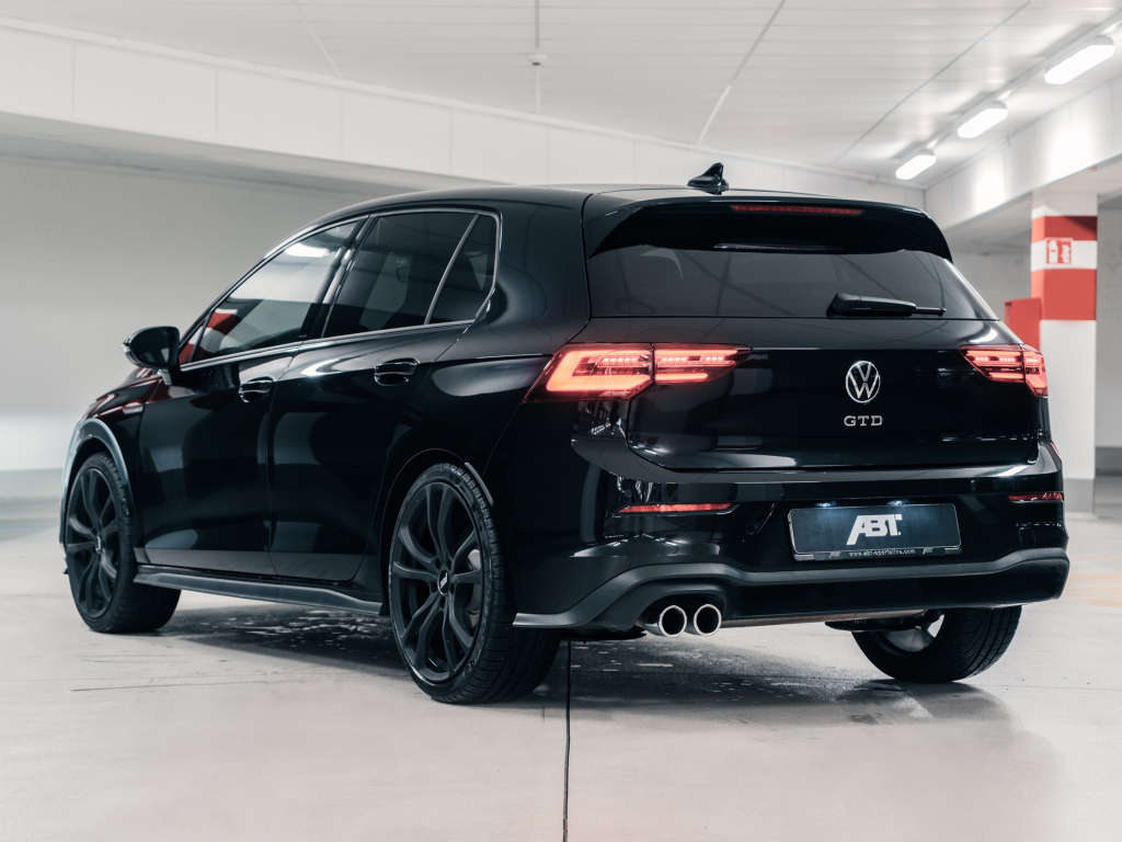 Кроссовер ABT Volkswagen Golf GTD 2021 года вид сзади