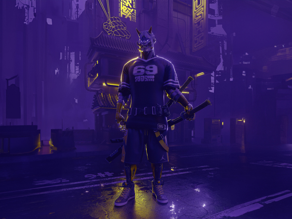 Мужчина в спортивном костюме и маске демона