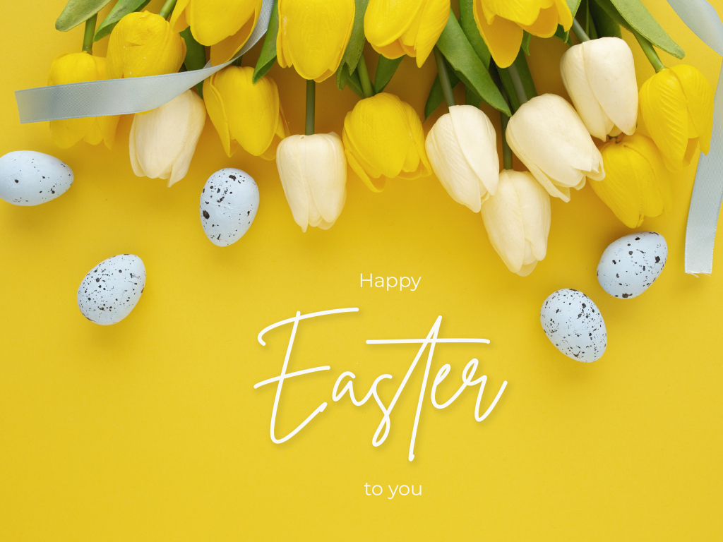 Букет тюльпанов и яйца на желтом фоне с надписью Счастливой Пасхи