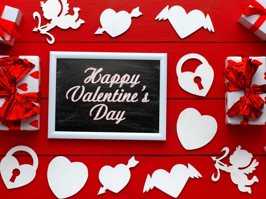 Красная открытка с сердечками на день влюбленных