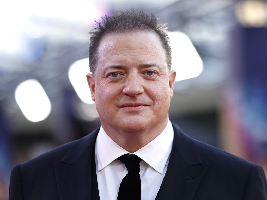 Актер Брендан Фрейзер в костюме