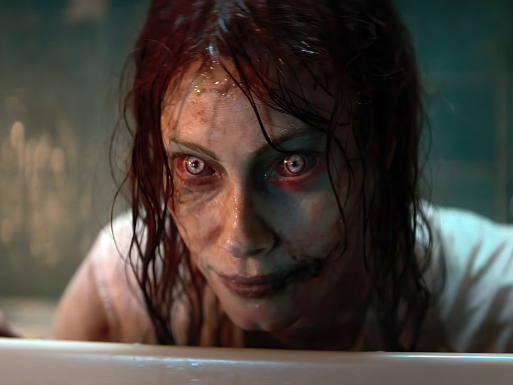 Девушка зомби из фильма Восстание зловещих мертвецов, 2023