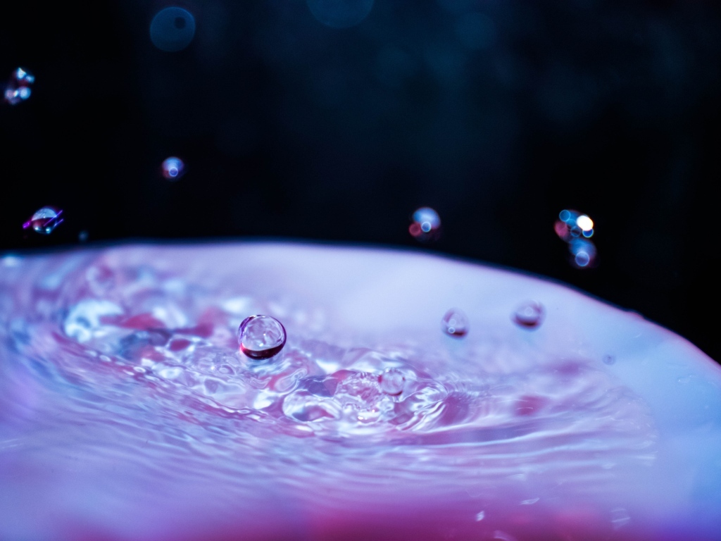 Капли воды повисли в воздухе