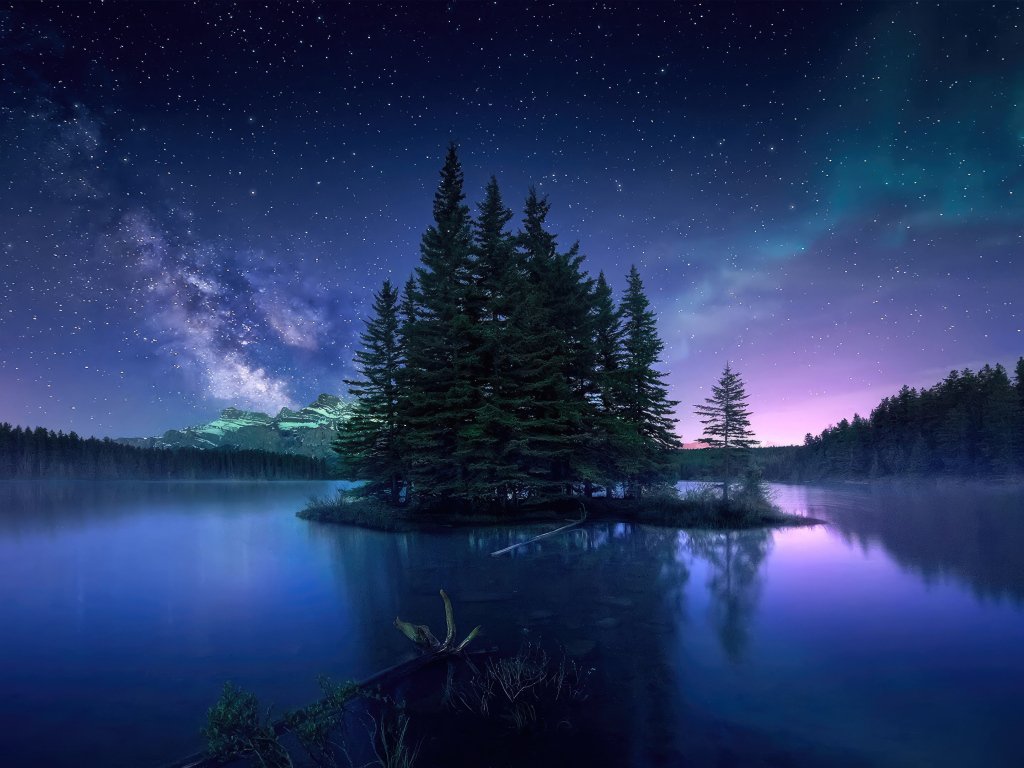 Остров с елями в озере под красивым небом