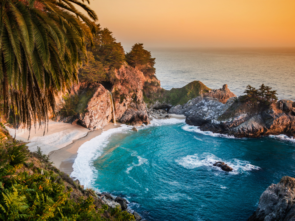 Голубая лагуна с пальмами