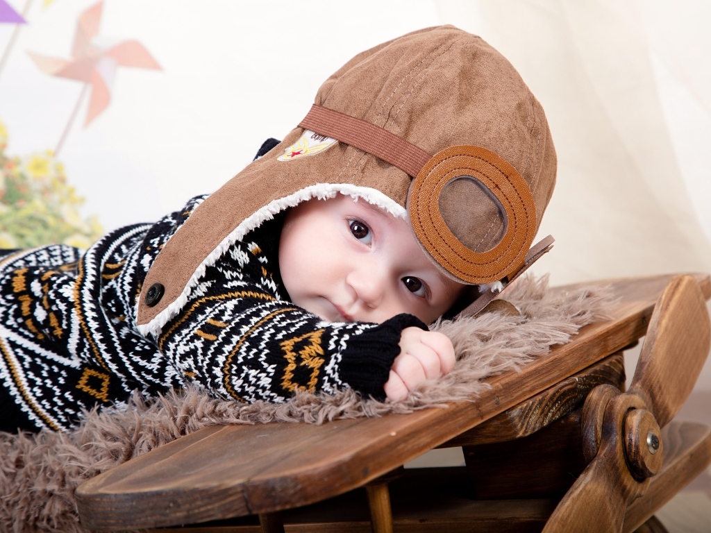 Маленький будущий летчик