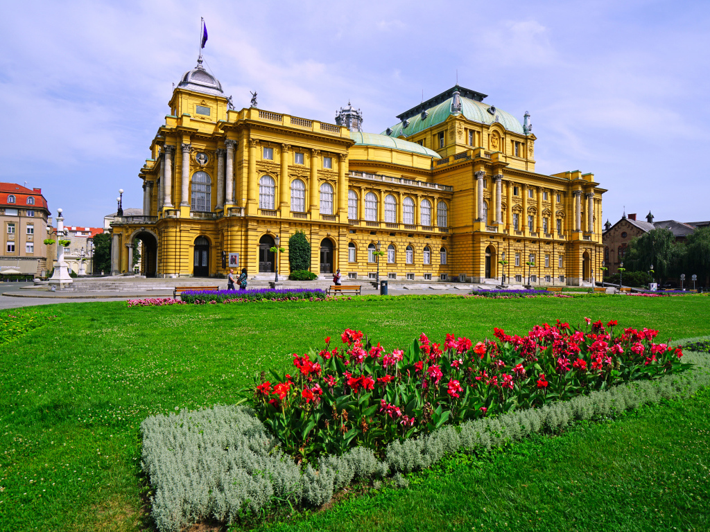 Красивый Хорватский национальный театр