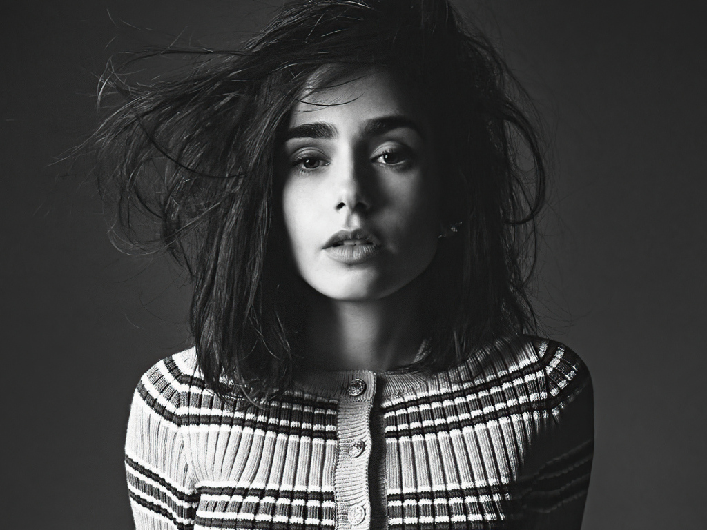 Актриса Лили Коллинз черно-белое фото