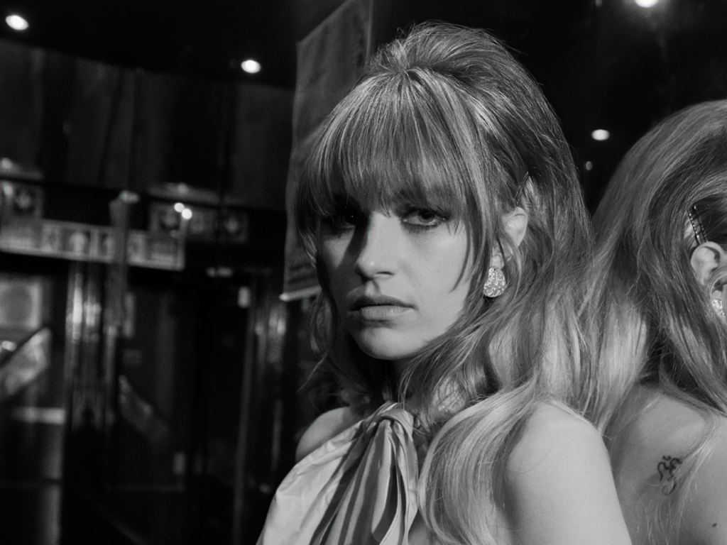 Актриса Нелл Тайгер Фри черно -белое фото