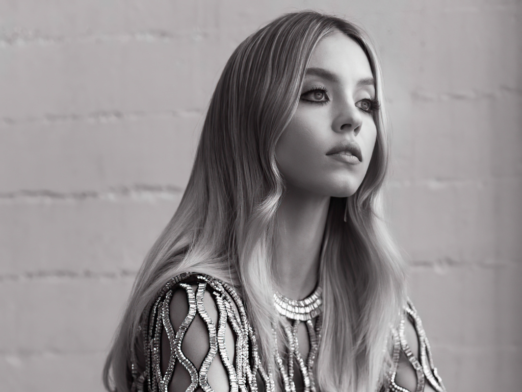 Американская актриса Сидни Суини черное-белое фото