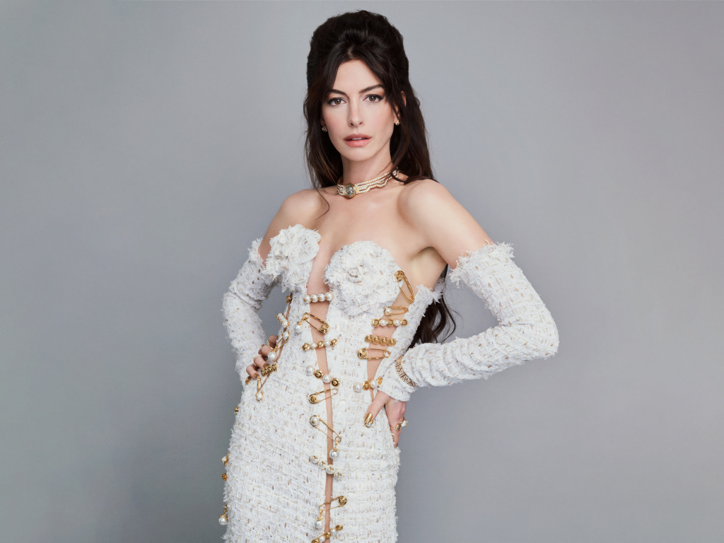 Стильная популярная актриса Энн Хэтэуэй