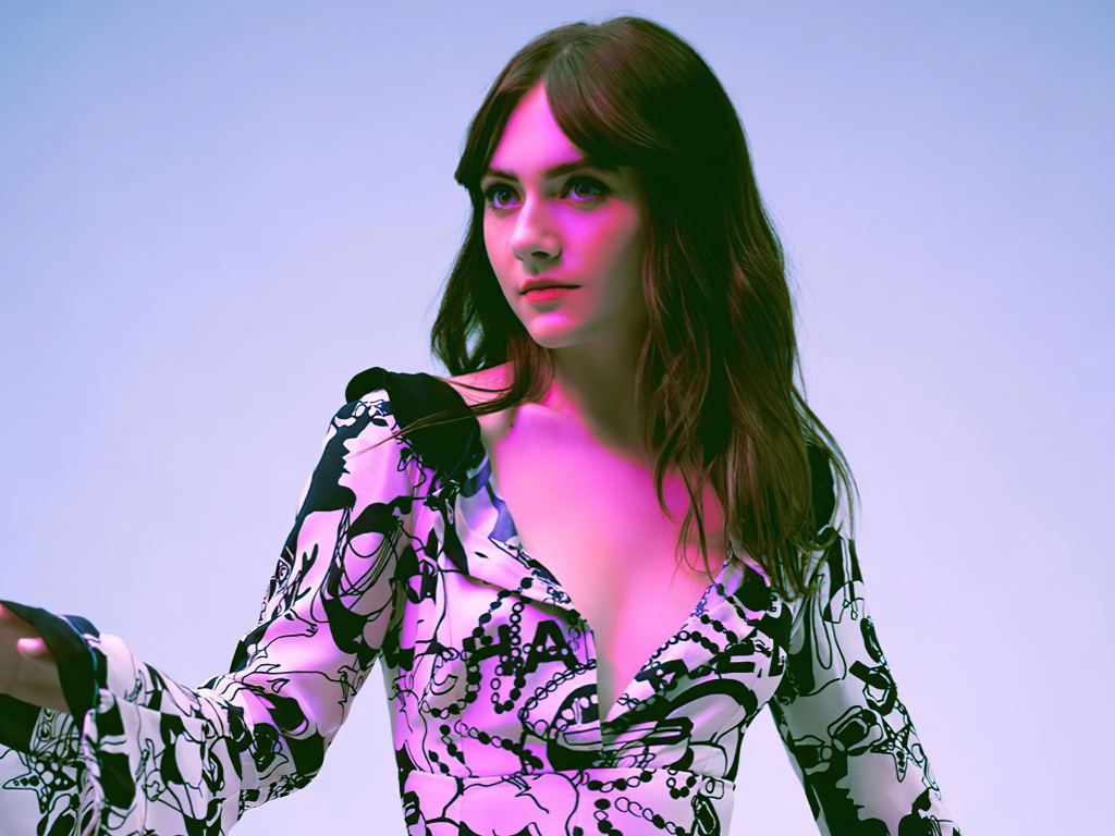 Молодая английская актриса Эмилия Джонс