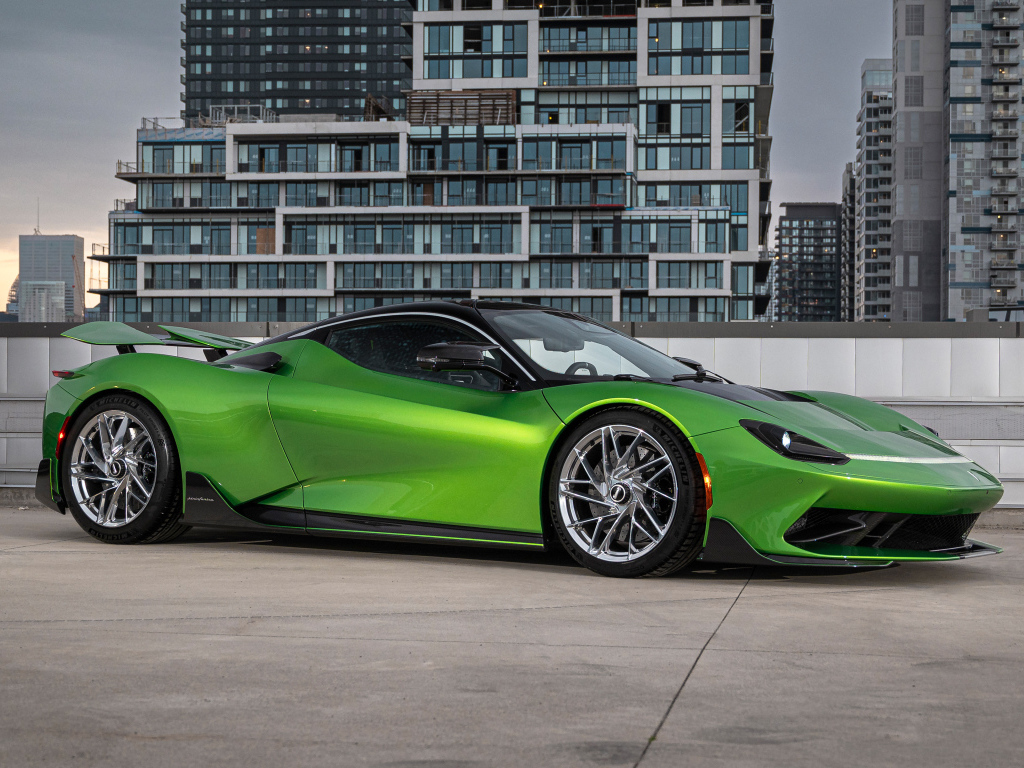 Зеленый автомобиль Pininfarina Battista Furiosa Package