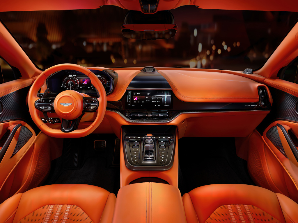 Кожаный салон автомобиля Aston Martin DBX707 2024 года