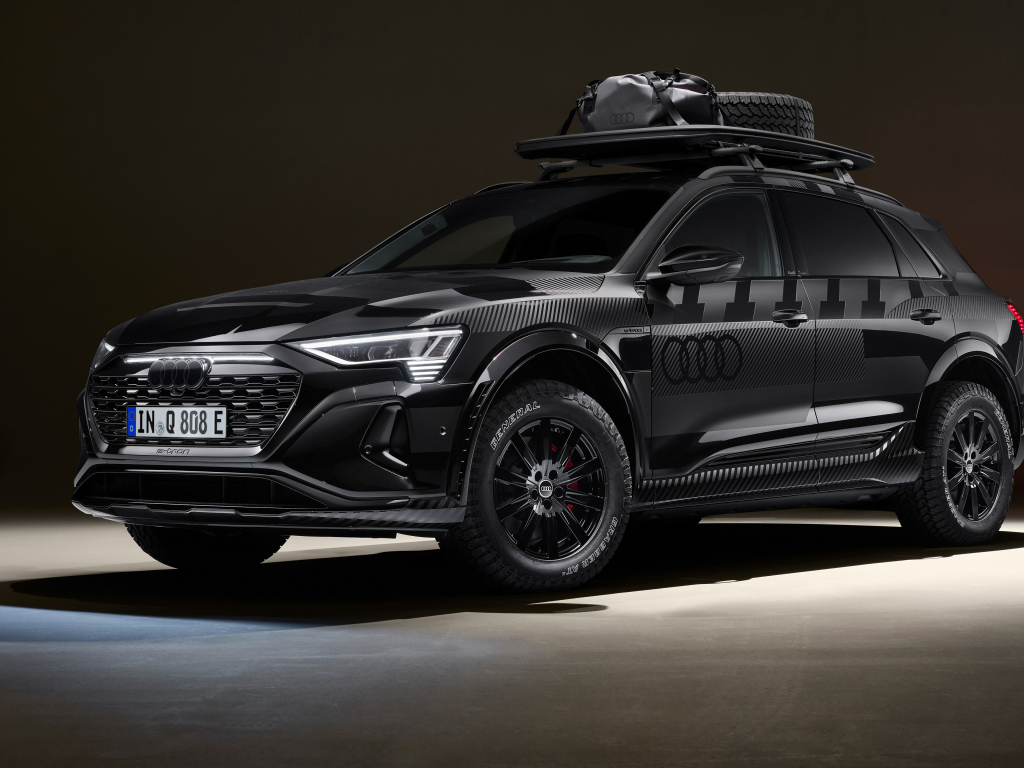 Презентация внедорожника Audi Q8 E-Tron Edition Dakar 2024 года