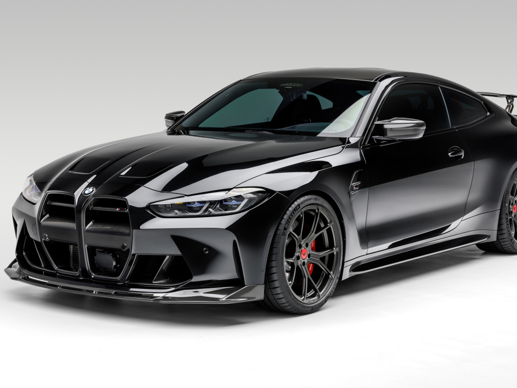 Черный автомобиль Vorsteiner BMW M4 VRS Carbon Aero Program