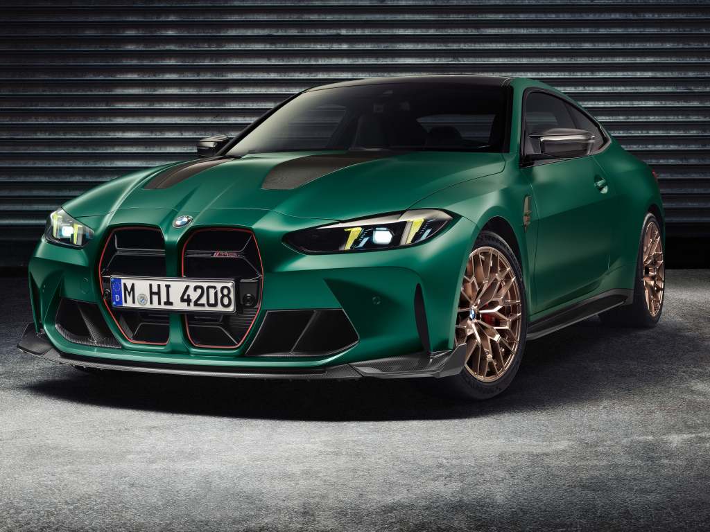 Зеленый автомобиль BMW M4 CS 2024  года