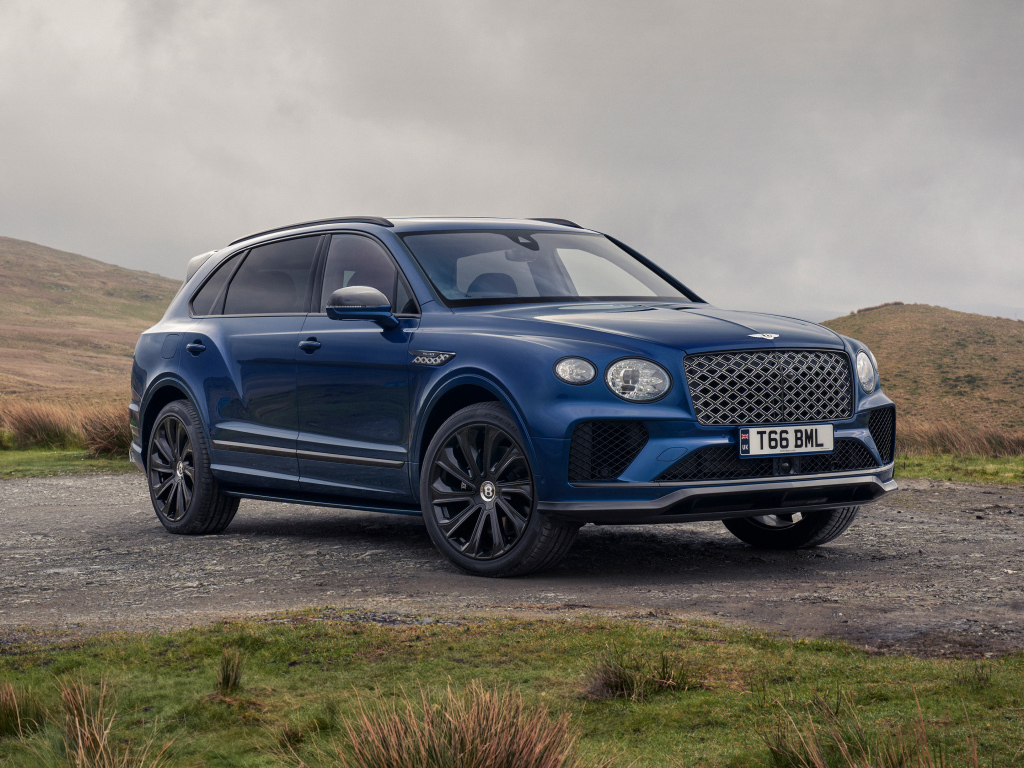 Синий внедорожник Bentley Bentayga EWB Mulliner 2024  года