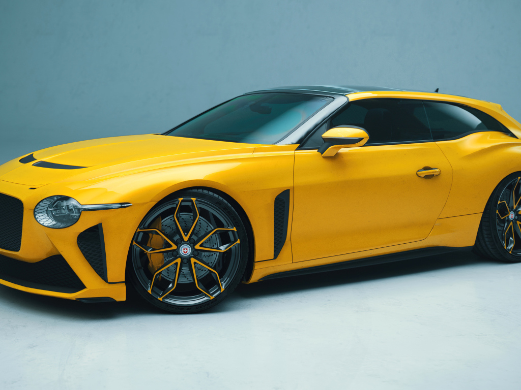Желтый автомобиль Bentley Mulliner Bacalar на голубом фоне