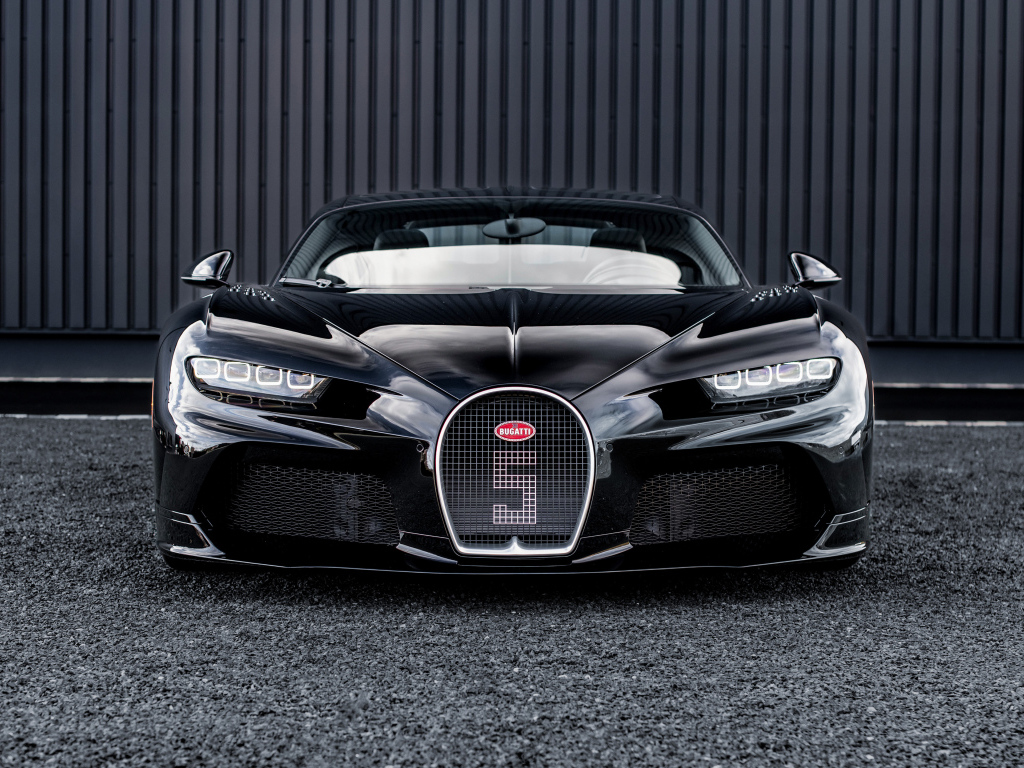Вид спереди на автомобиль Bugatti Chiron Super Sport Hommage T50S 2024 года