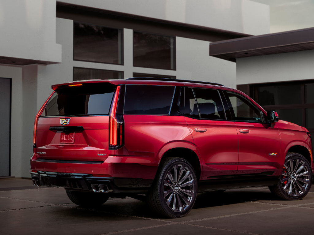 Красный Cadillac Escalade-V 2025 года вид сзади