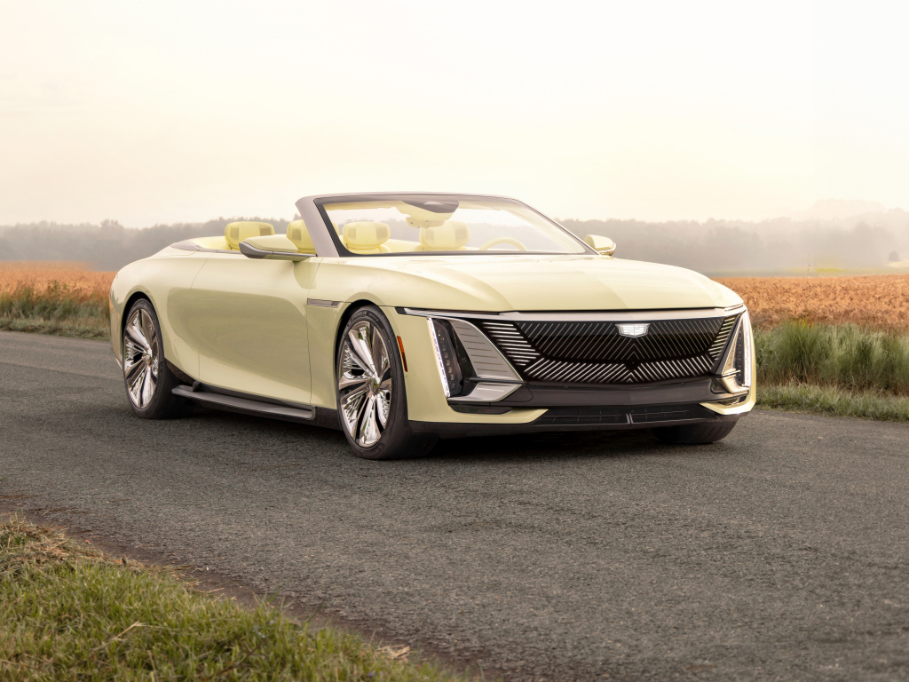 Желтый Cadillac Sollei Concept вид спереди