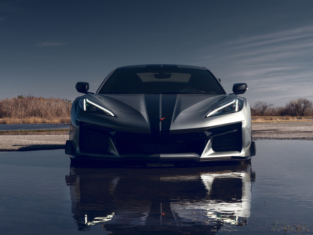 Вид спереди на автомобиль Chevy Corvette Z06