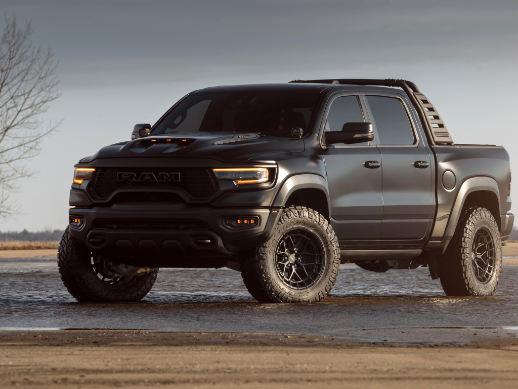 Большой пикап Dodge Ram 1500 TRX