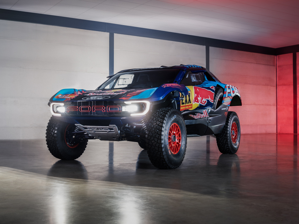 Спортивный автомобиль Ford Raptor T1+ 2024 года