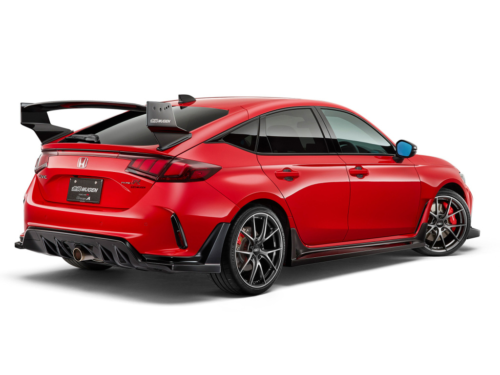 Вид сзади на автомобиль Mugen Honda Civic Type R 2024 года