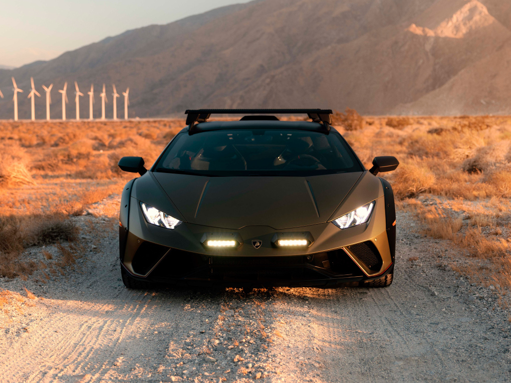 Вид спереди на автомобиль Lamborghini Huracán Sterrato 2024 года