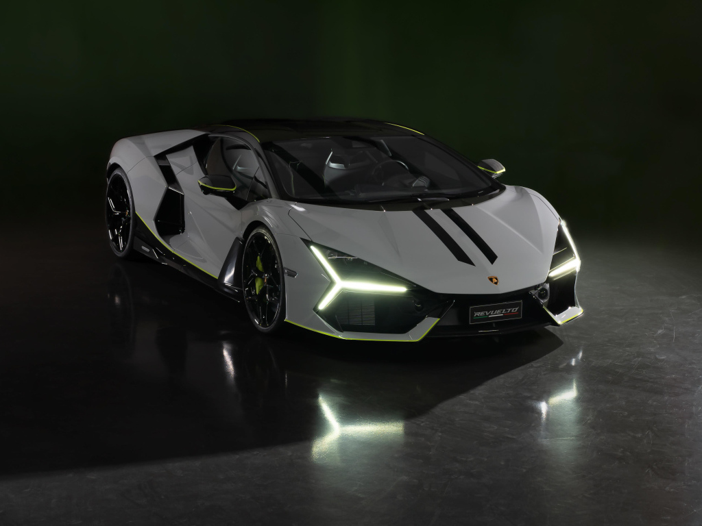 Новый автомобиль  Lamborghini Revuelto At Lamborghini Arena 2024 года