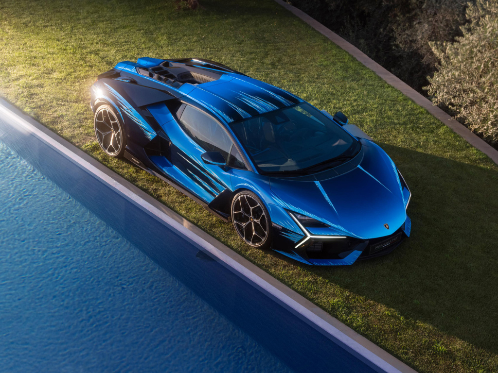 Вид сверху на автомобиль Lamborghini Revuelto Opera Unica 2024 года