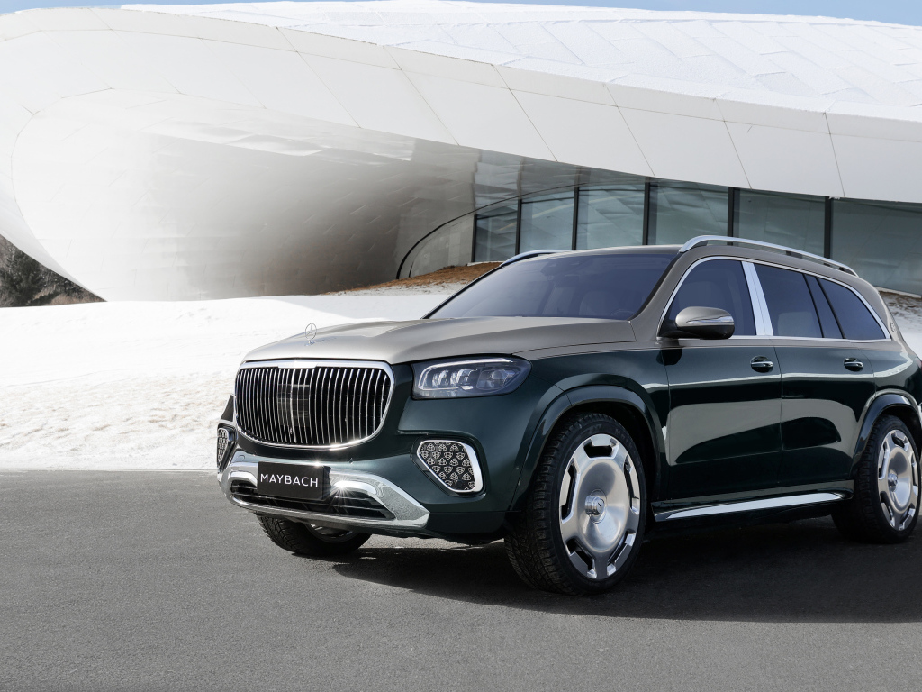 Черный автомобиль Mercedes-Maybach GLS 600 4MATIC 2024 года