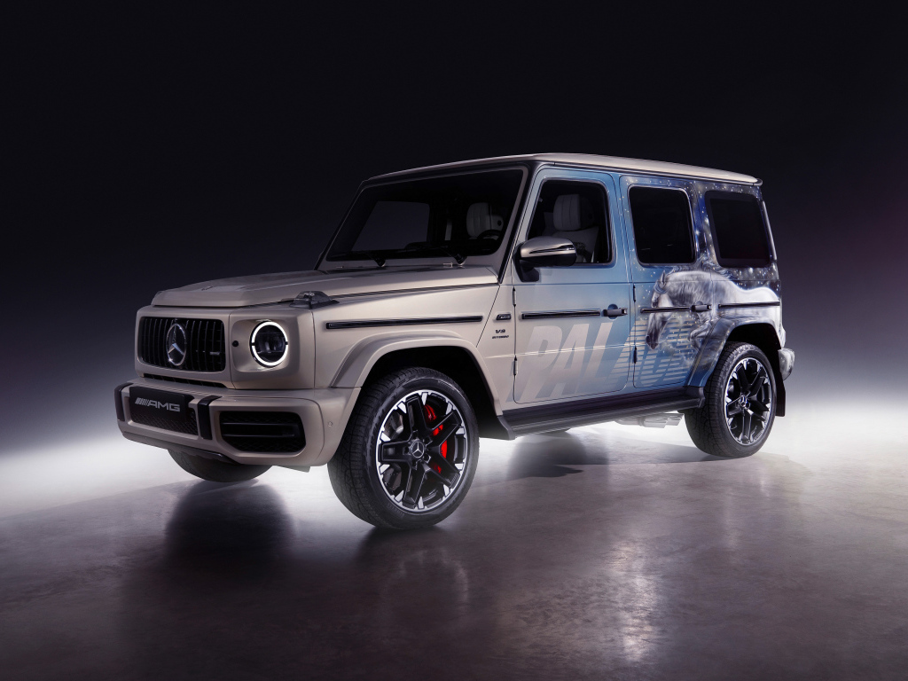Серебристый джип Mercedes-AMG G 63