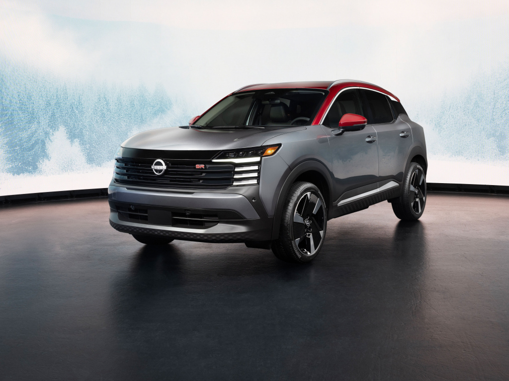 Серебристый автомобиль Nissan Kicks SR 2025 года