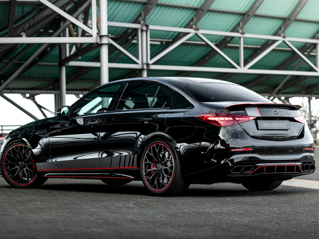 Черный автомобиль Manhart CRE 700 2024 года вид сзади