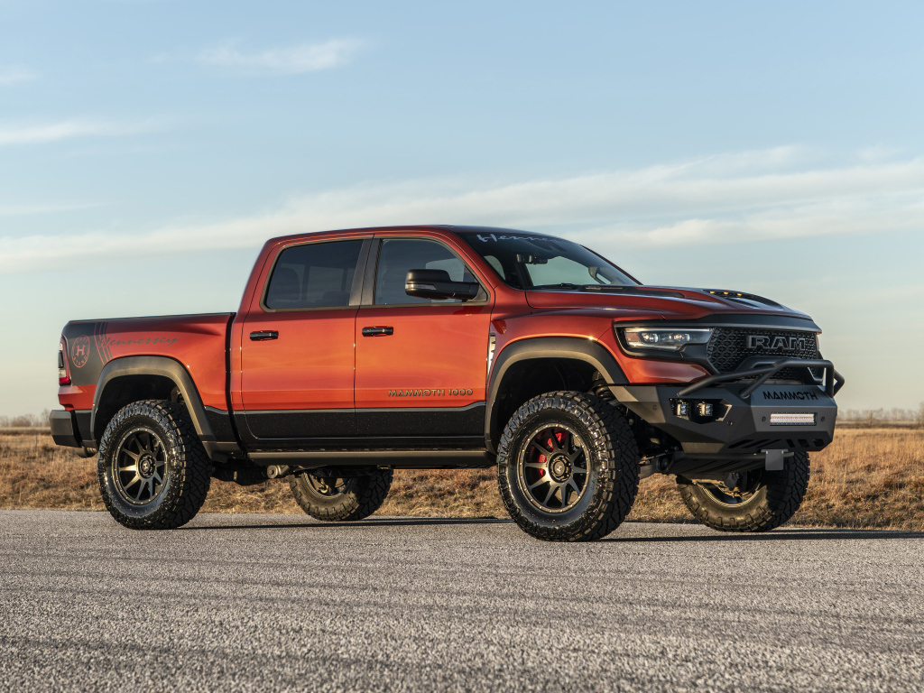 Красный пикап Hennessey Mammoth 1000 Last Stand 2024 года